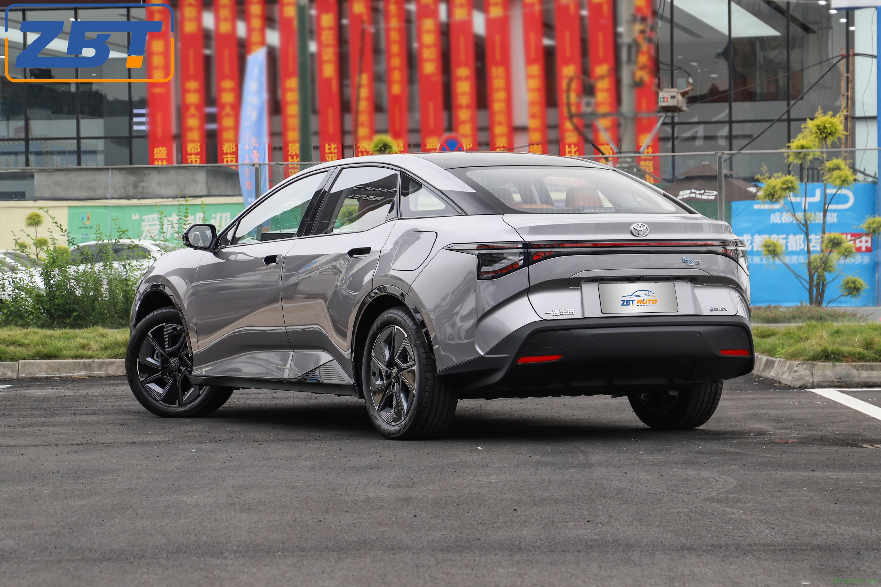 Электрический седан TOYOTA Bz3