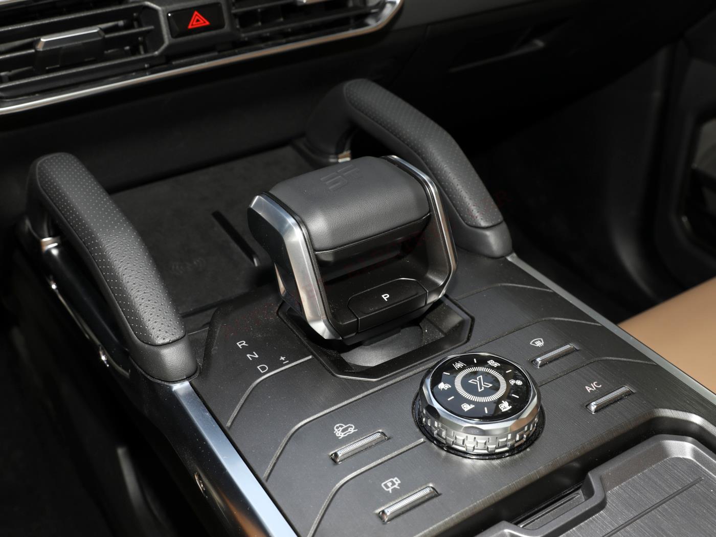 Джетур Путешественник X03