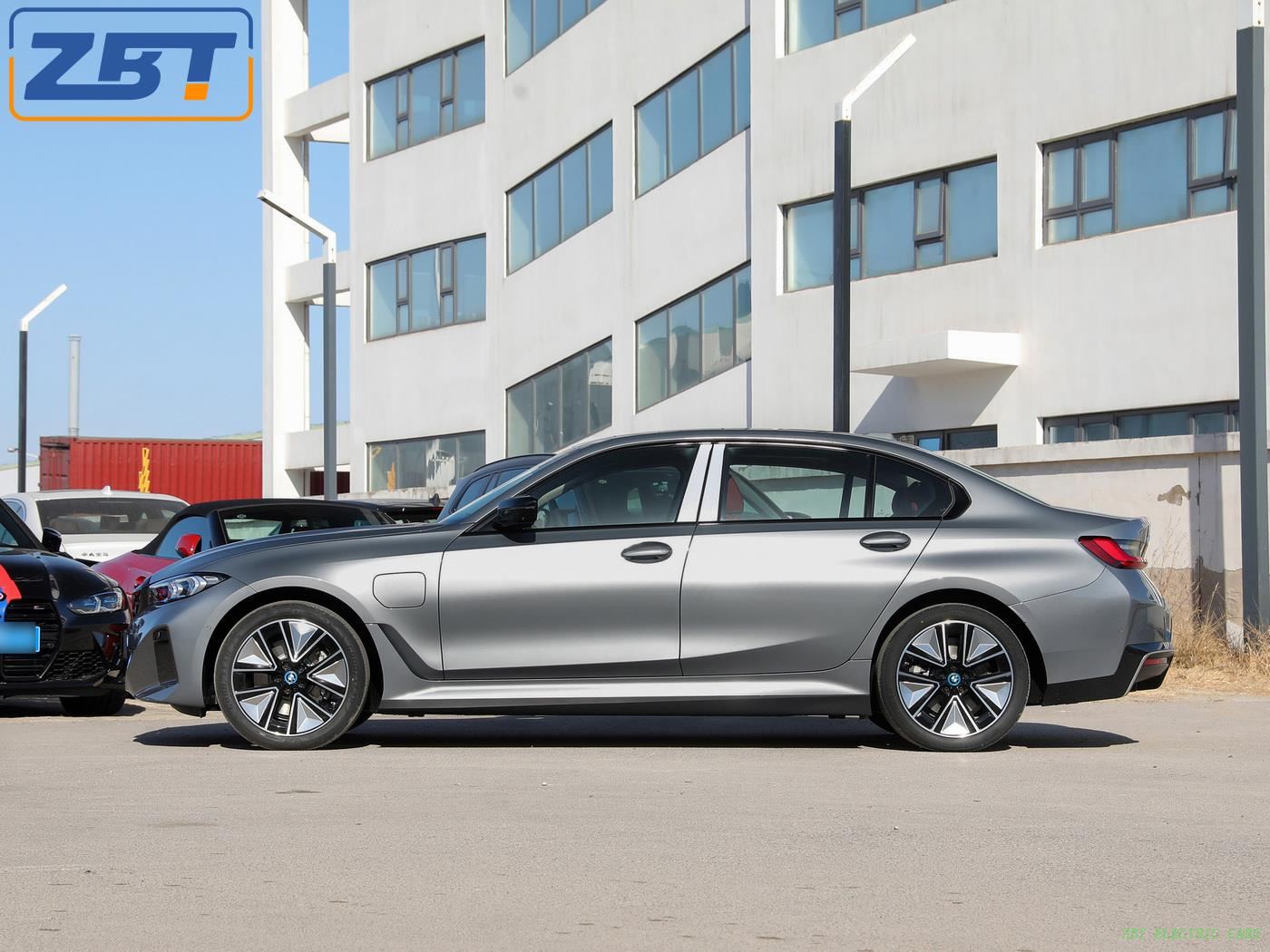 Электрический седан BMW THE i3 на новой энергии