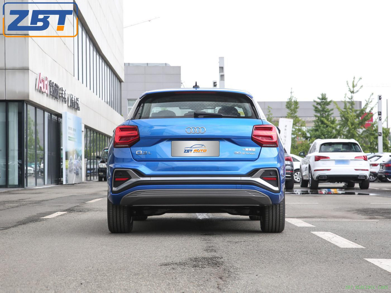 Электрический внедорожник Audi Q2L e-tron