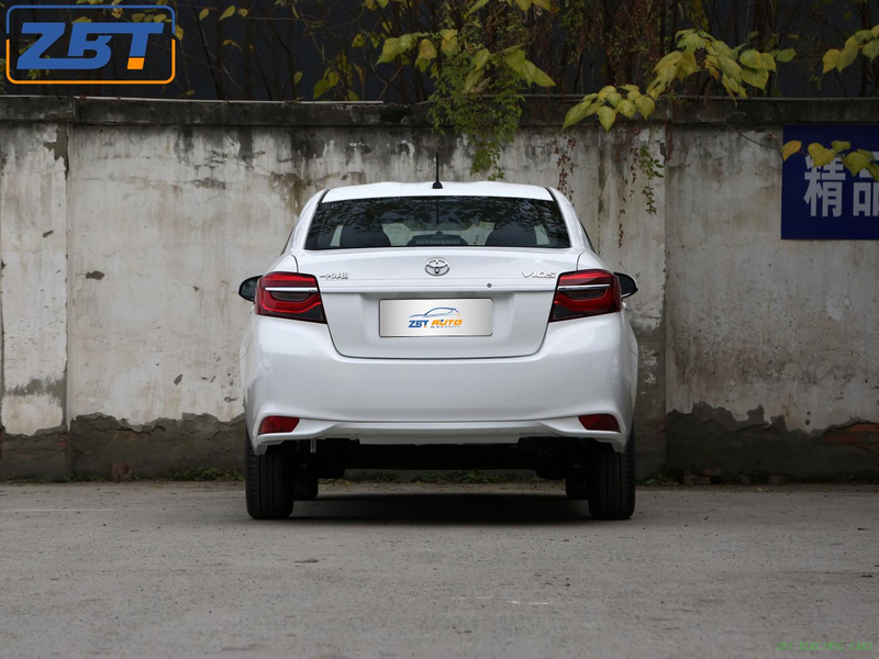 Бензиновый седан Toyota Vios