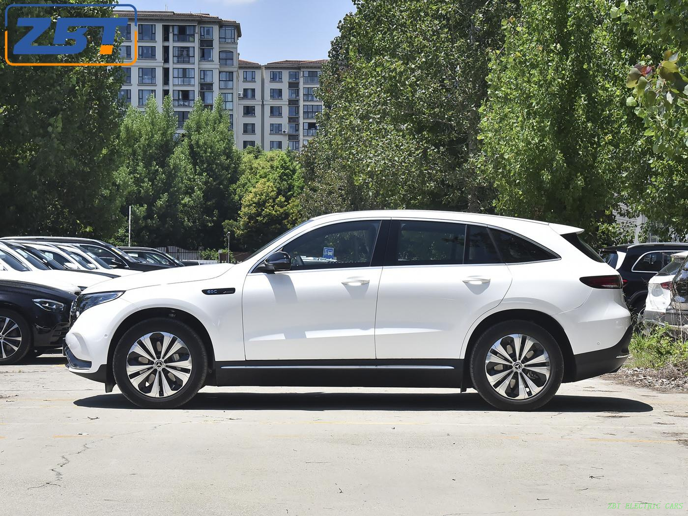 Электрический внедорожник Mercedes Benz EQC400
