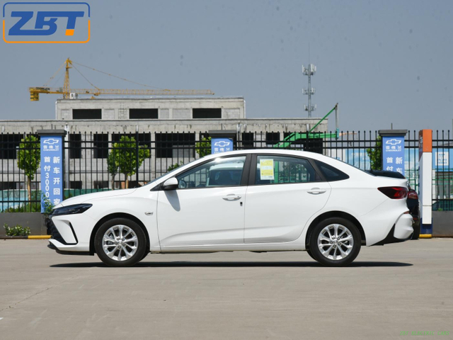 Chevrolet monza бензиновый седан