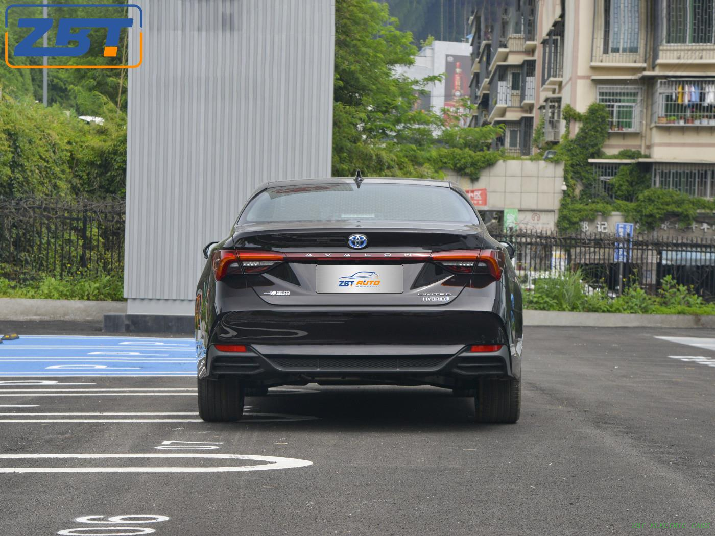 Бензиновый седан Toyota Avalon