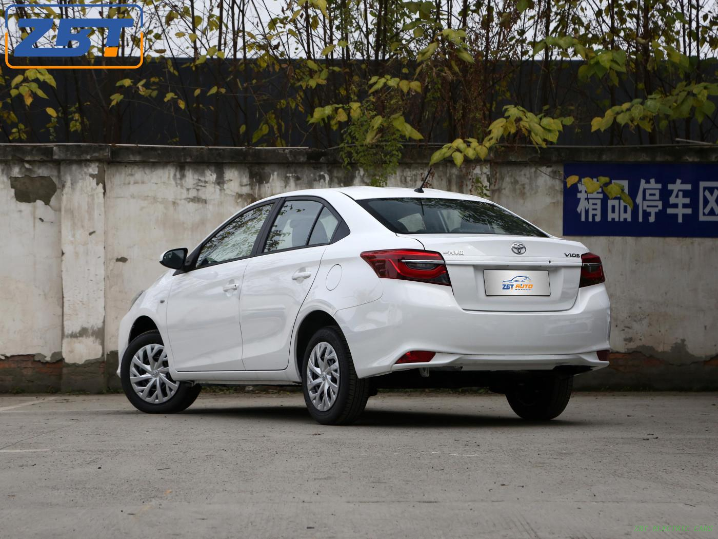 Бензиновый седан Toyota Vios