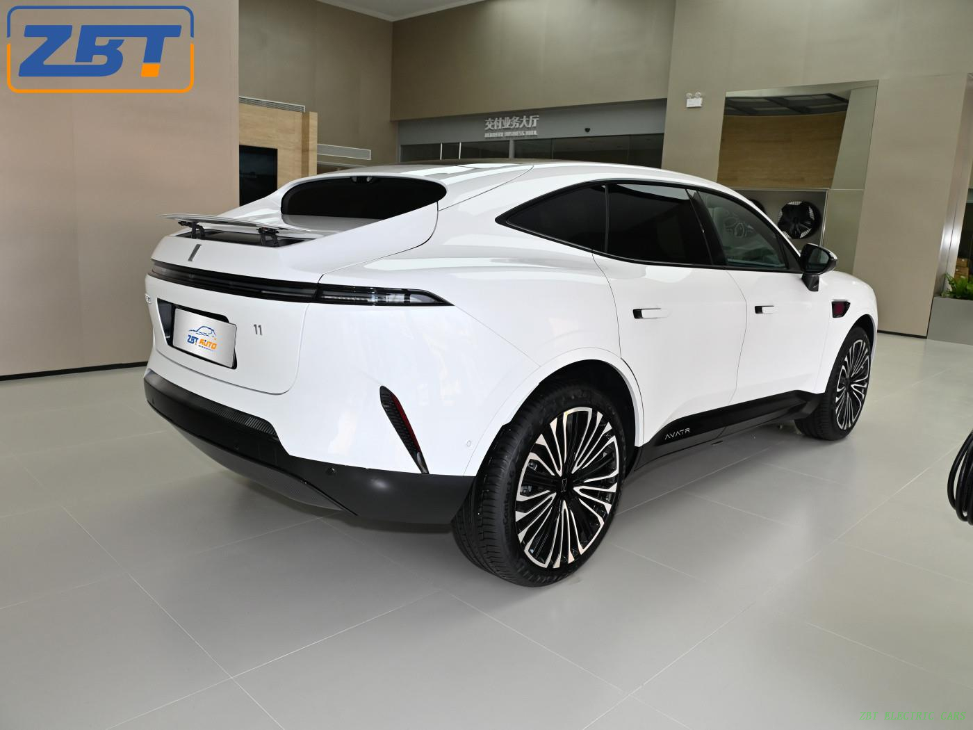 Электрический внедорожник Changan Huawei Avatr 11