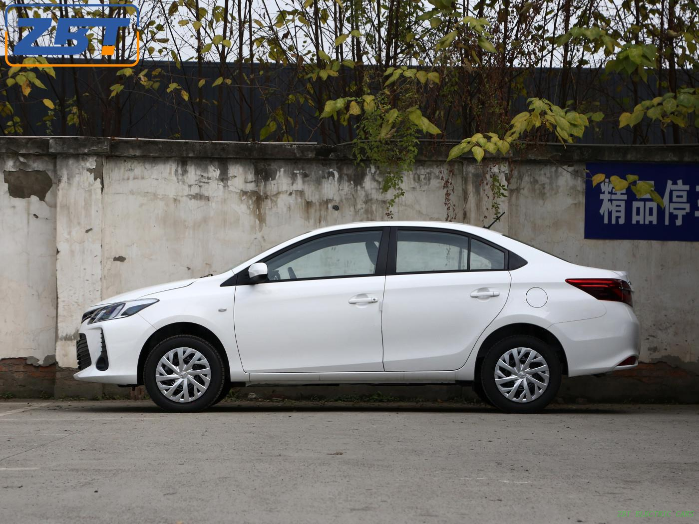 Бензиновый седан Toyota Vios