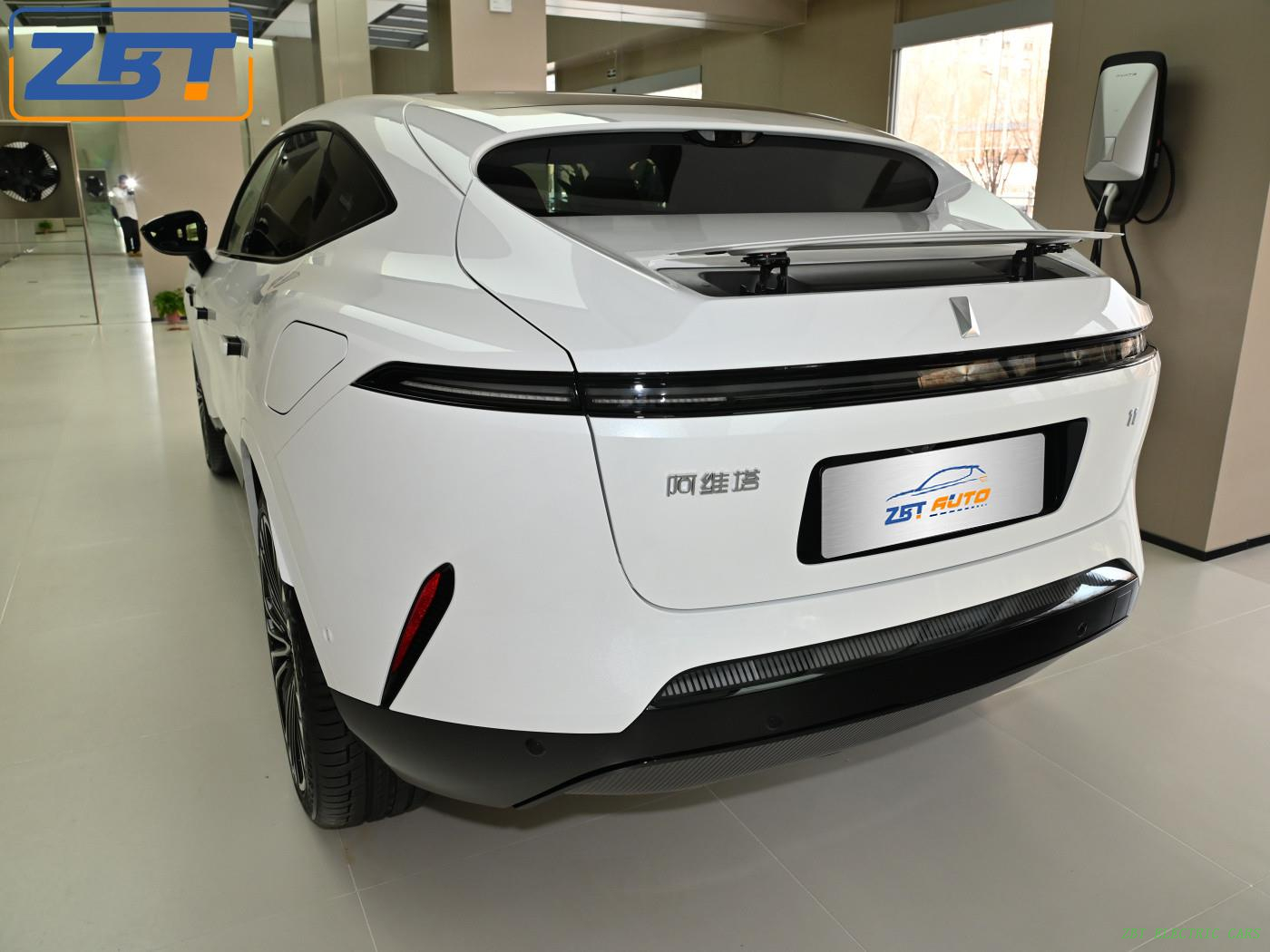 Электрический внедорожник Changan Huawei Avatr 11