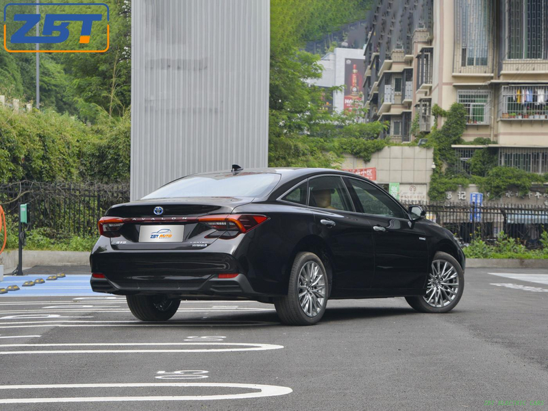Бензиновый седан Toyota Avalon