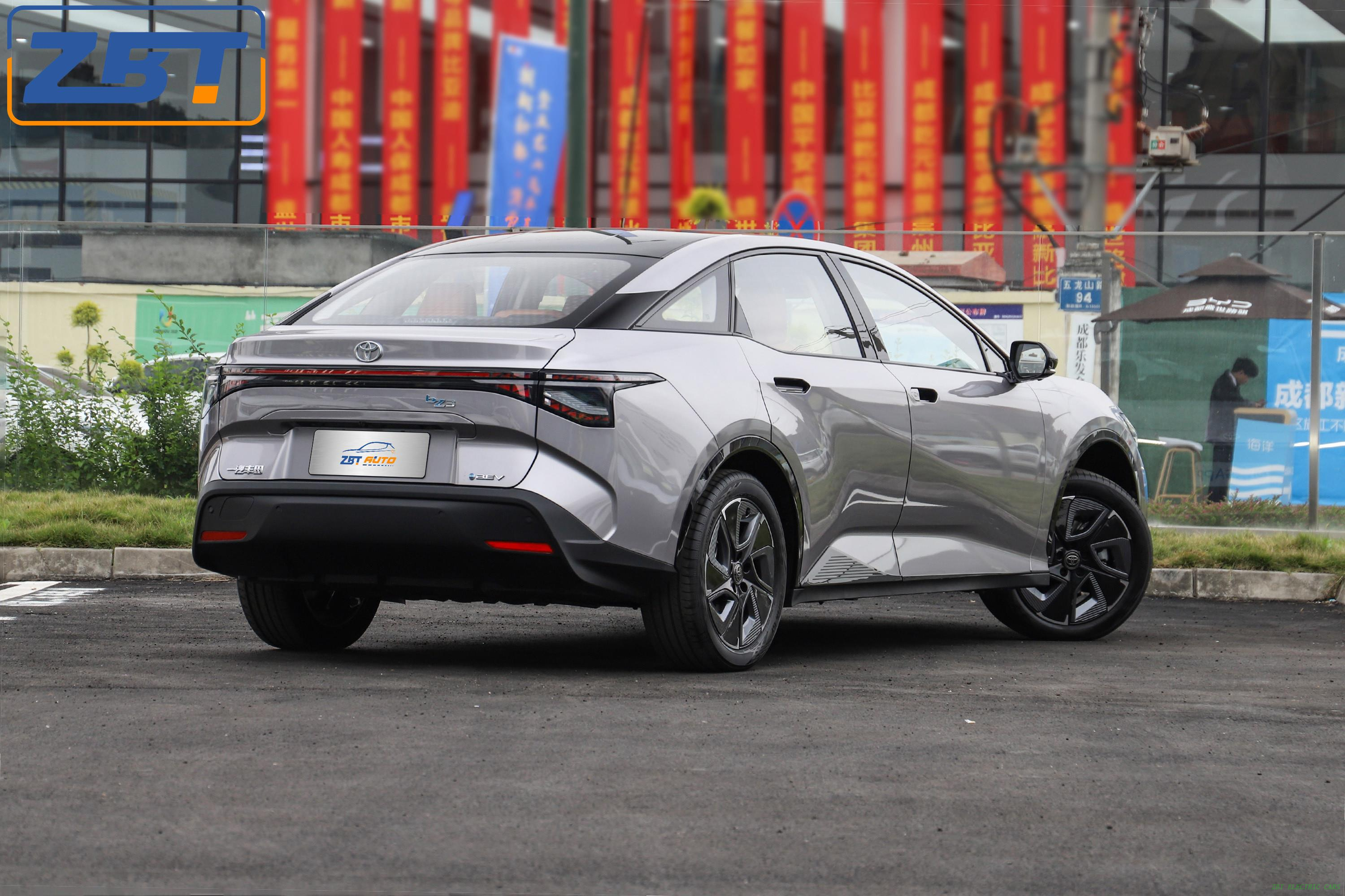 Электрический седан TOYOTA Bz3