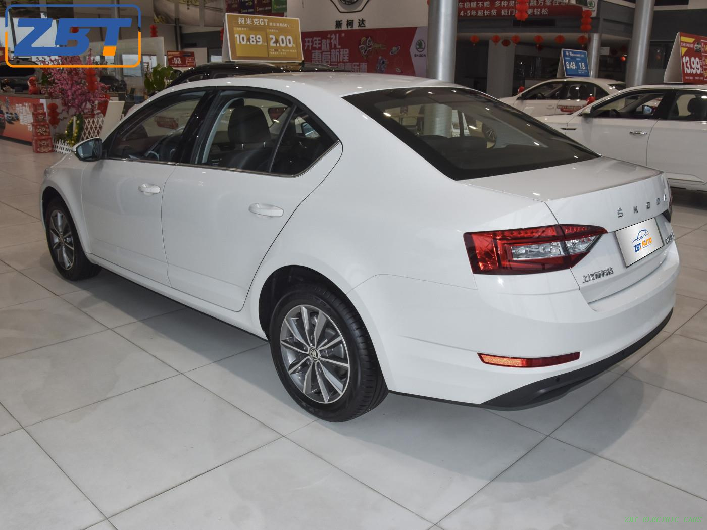 Volkswagen Skoda Octavia бензиновый седан