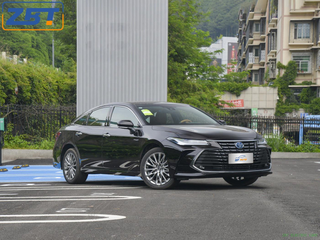 Бензиновый седан Toyota Avalon