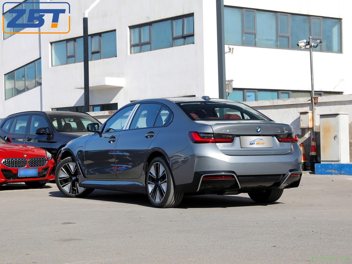 Электрический седан BMW THE i3 на новой энергии