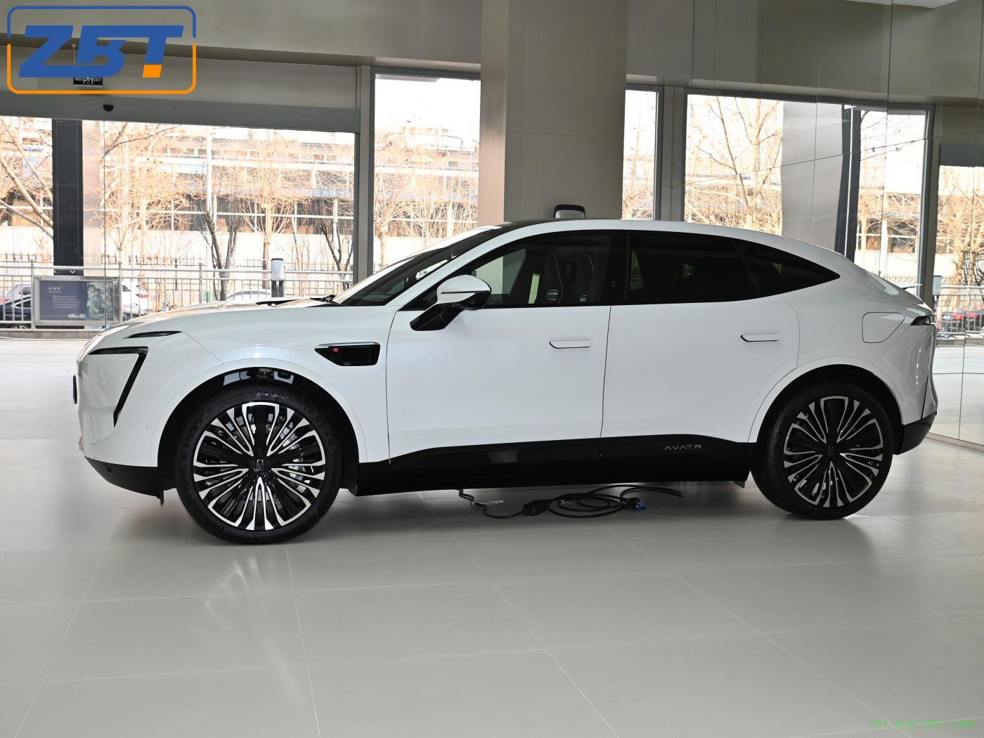 Электрический внедорожник Changan Huawei Avatr 11