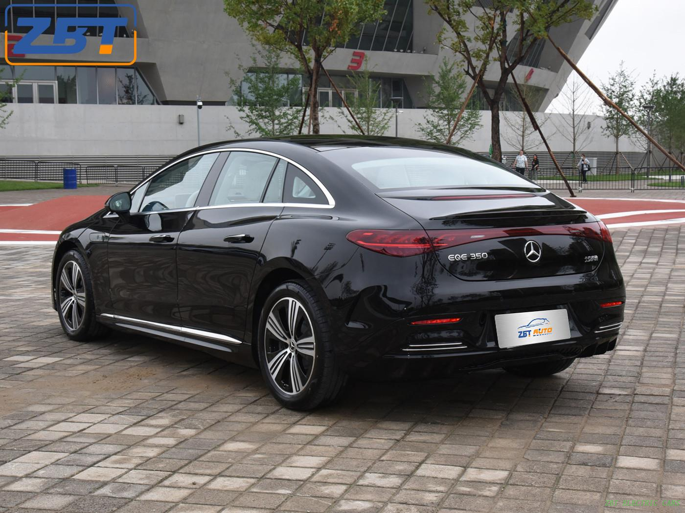 Электрический внедорожник Mercedes Benz EQE 350