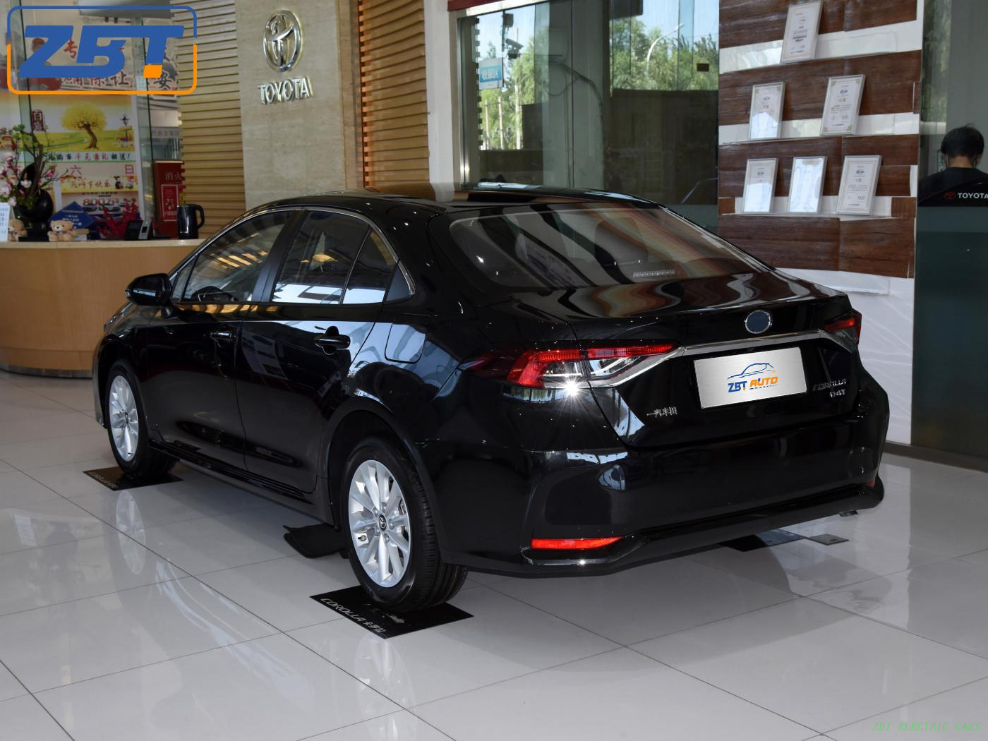 Бензиновый седан Toyota Corolla