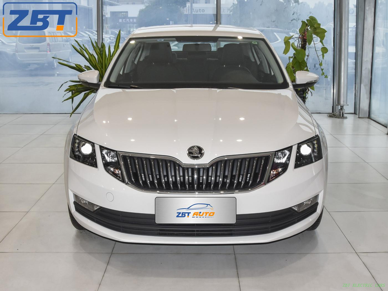 Volkswagen Skoda Octavia бензиновый седан