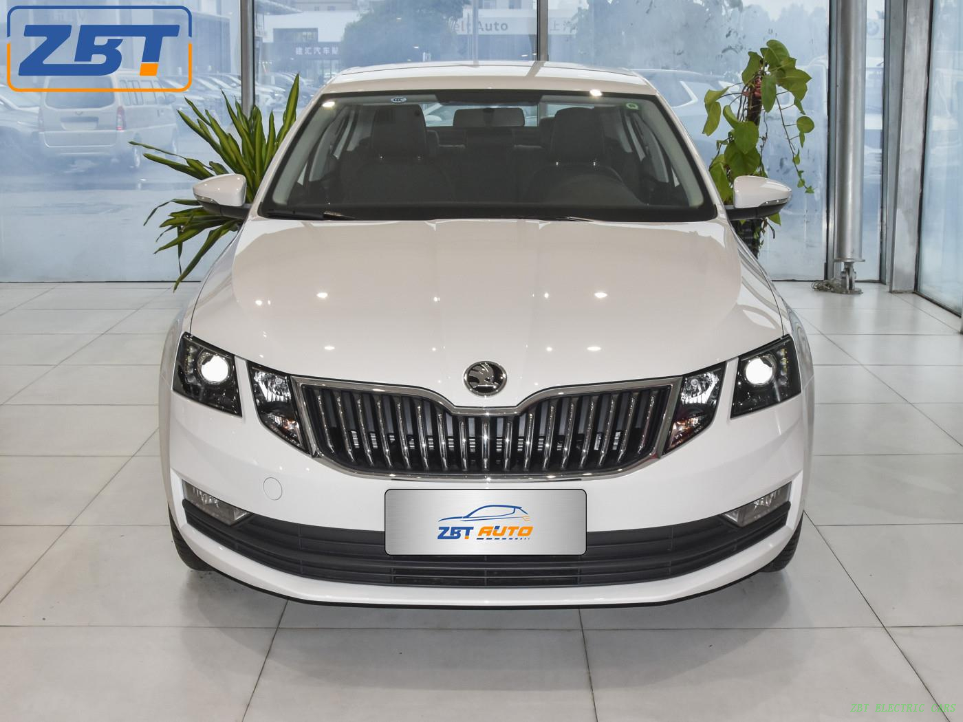 Volkswagen Skoda Octavia бензиновый седан
