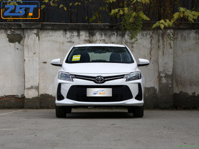 Бензиновый седан Toyota Vios