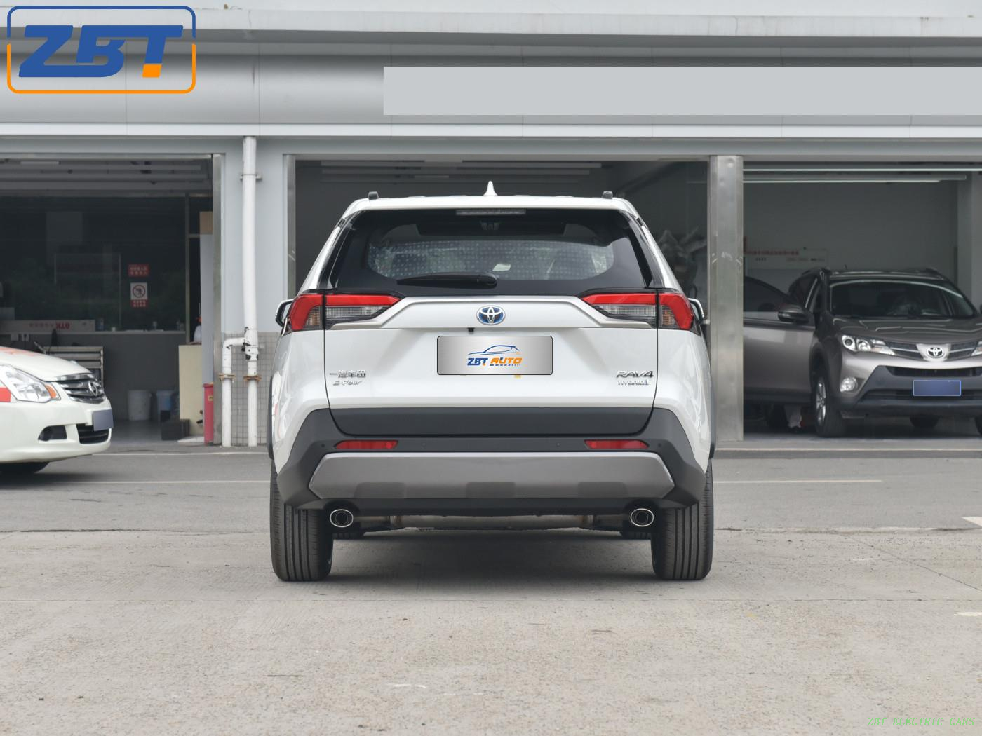 Бензиновый внедорожник Тойото РАВ4