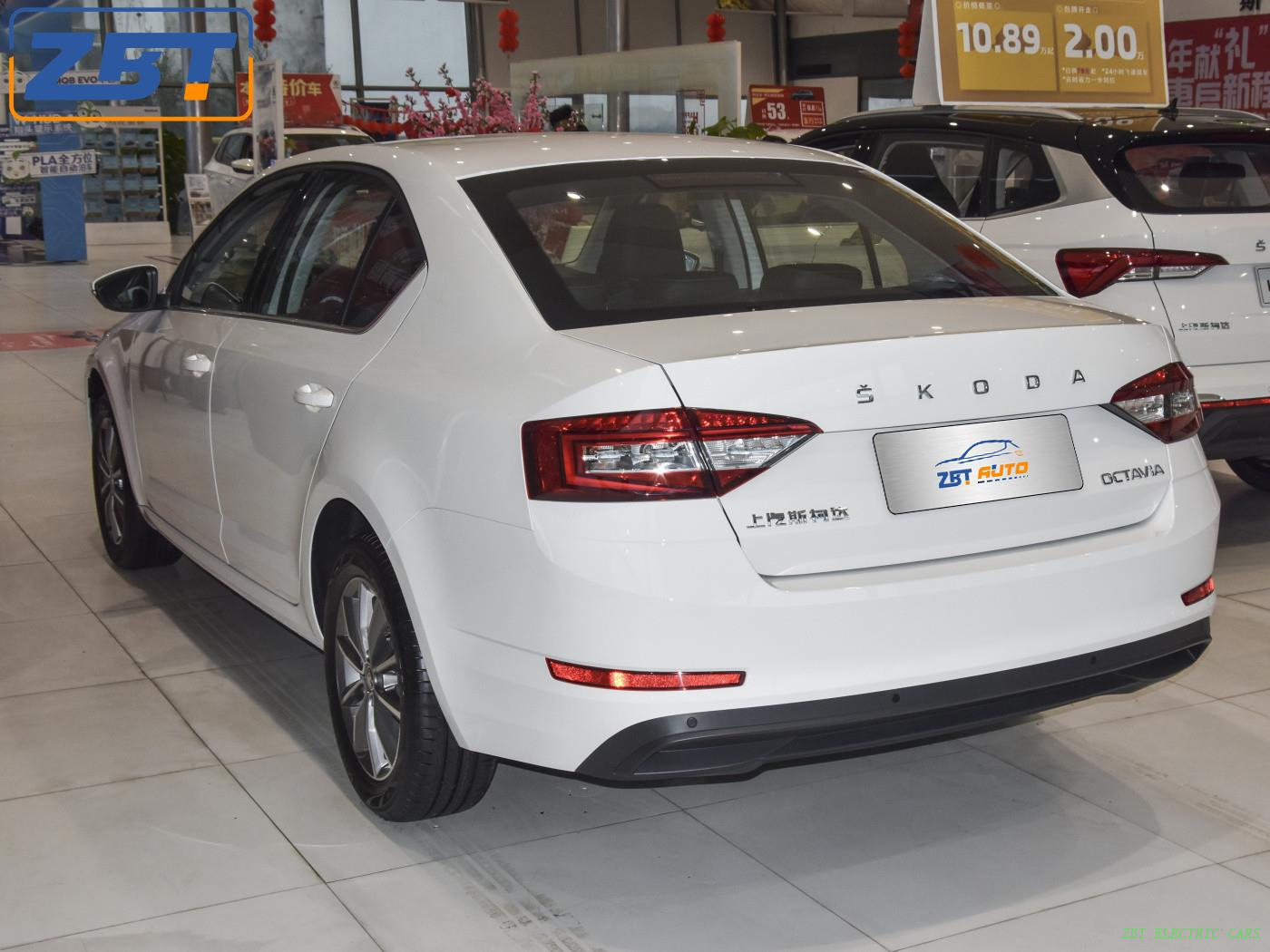 Volkswagen Skoda Octavia бензиновый седан