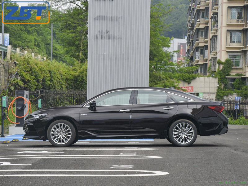 Бензиновый седан Toyota Avalon