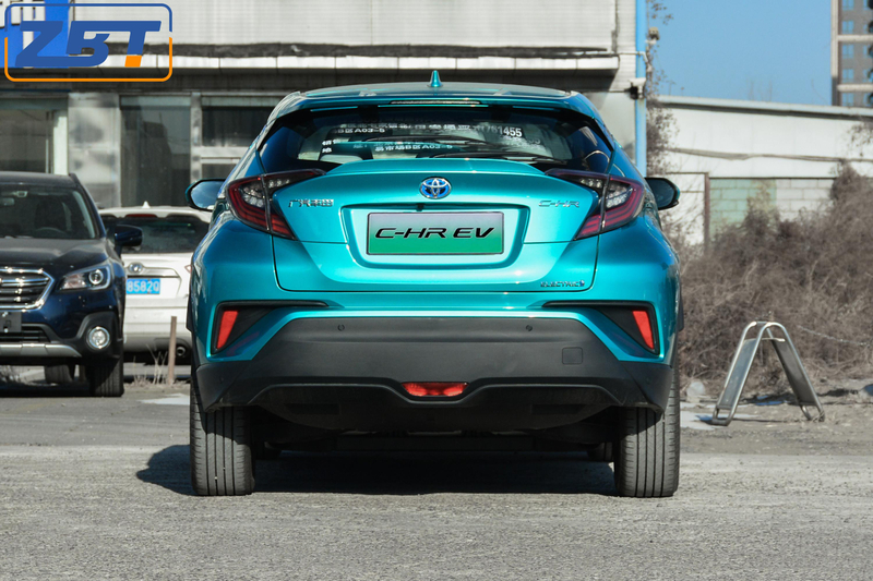 Электрический компактный внедорожник Toyota C-HR