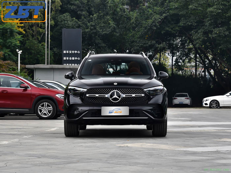Бензиновый внедорожник Mercedes-Benz GLC 300 л. Топливный автомобиль USD 46 999,00–49 999,00/