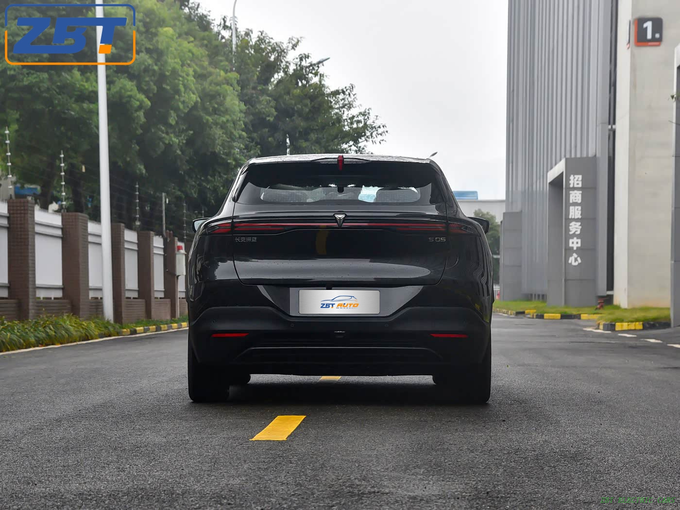 Электромобиль Deepal S05 New Energy Hybrid SUV 2025 года