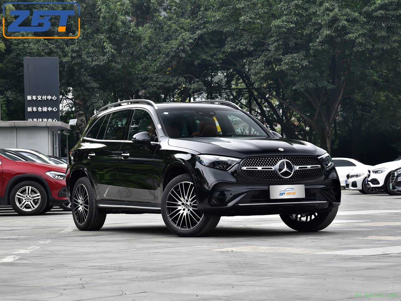 Бензиновый внедорожник Mercedes-Benz GLC 300 л. Топливный автомобиль USD 46 999,00–49 999,00/