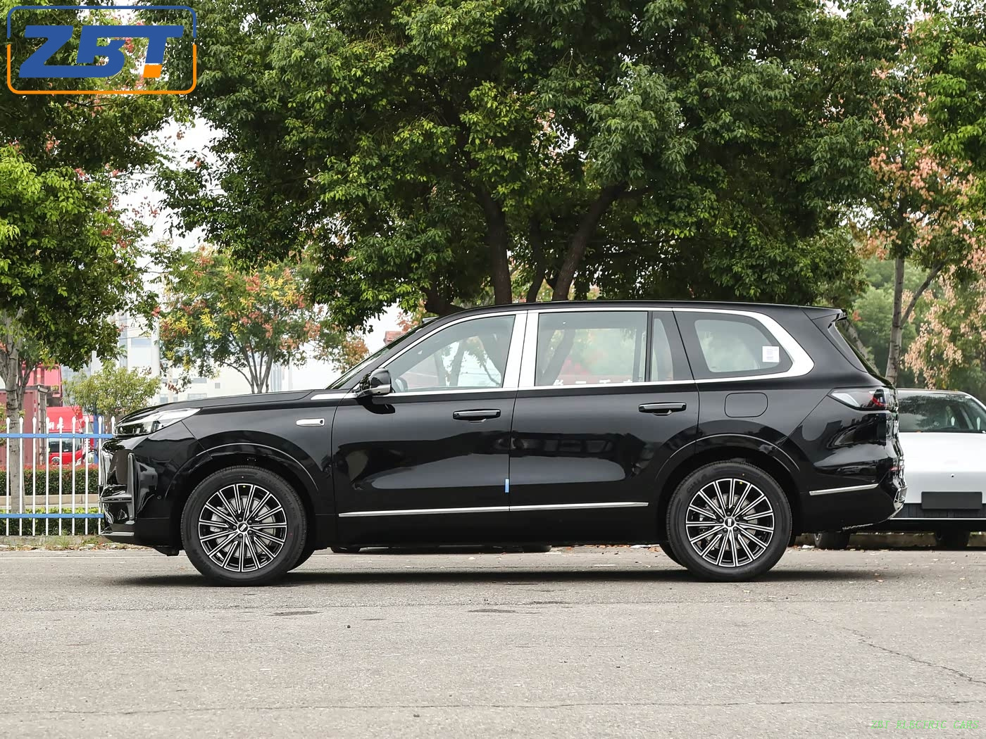 Электромобиль Geely Galaxy M9 New Energy Hybrid SUV 2025 года