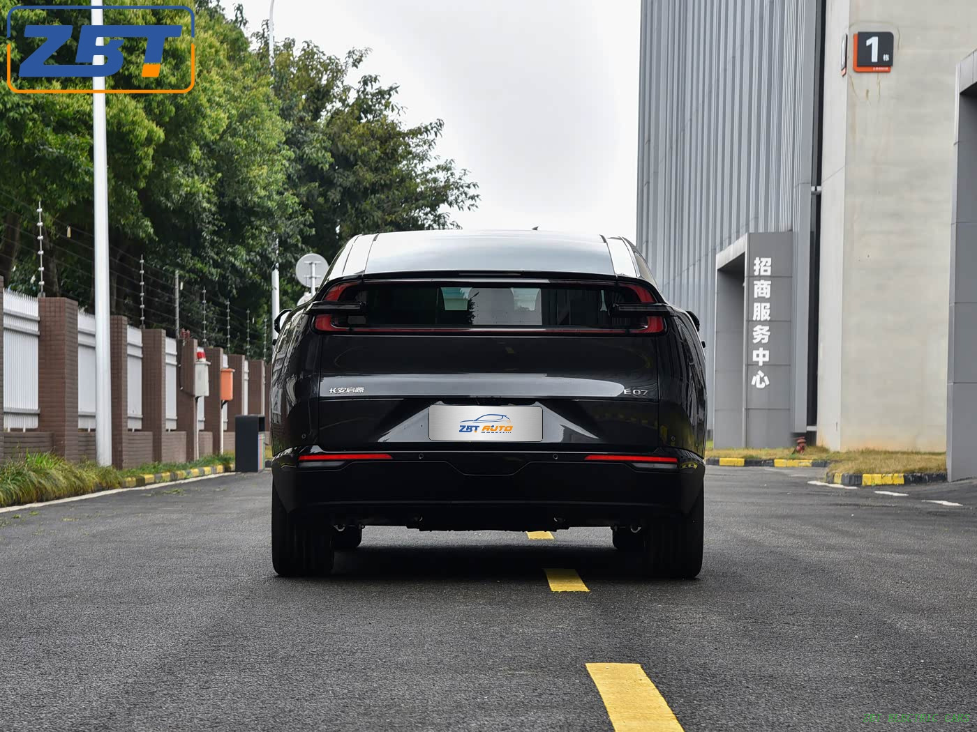 Changan Qiyuan E07 Бензиновый внедорожник, топливный автомобиль