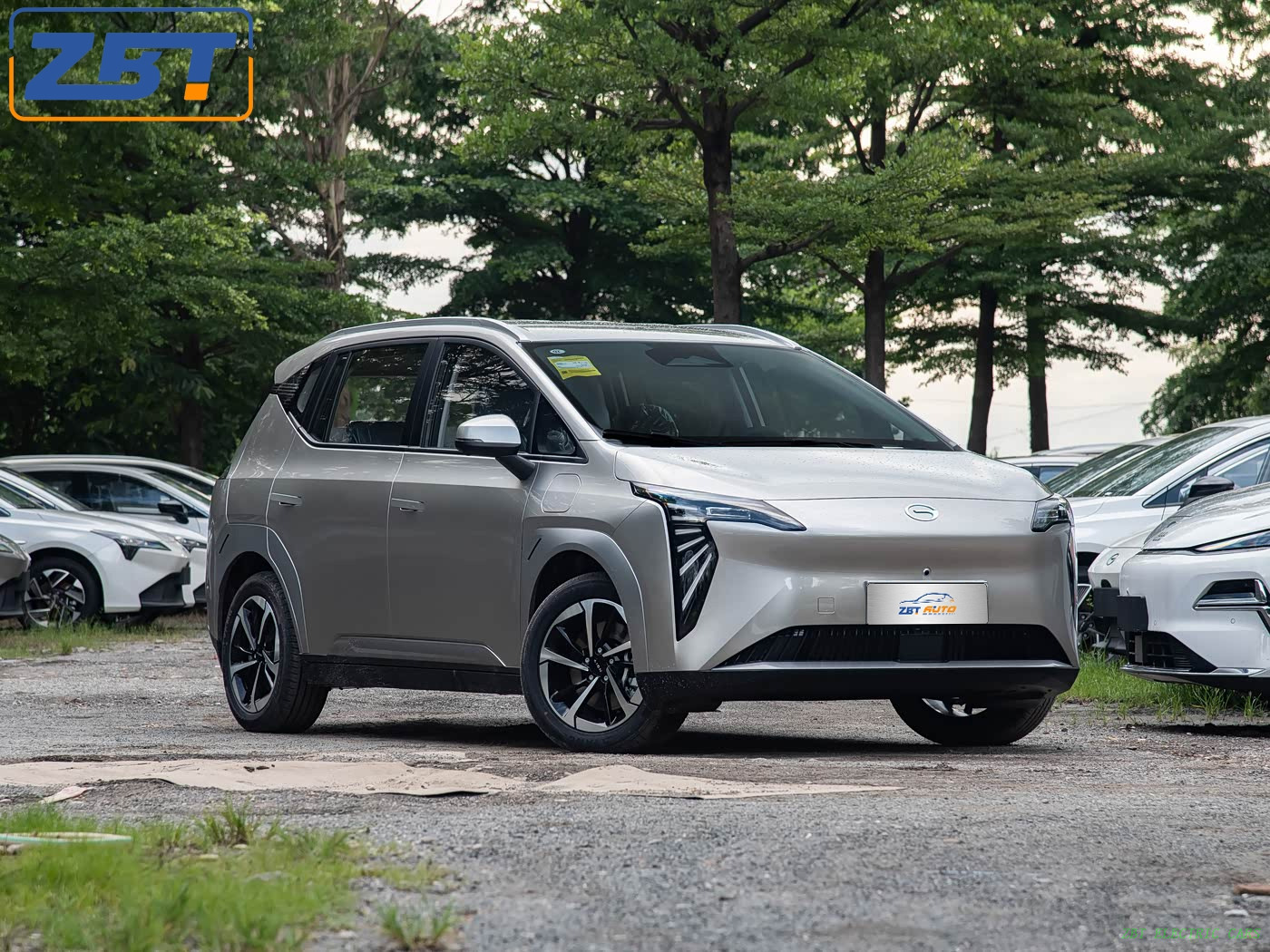 Электромобиль AION Y New Energy Hybrid SUV 2025 года