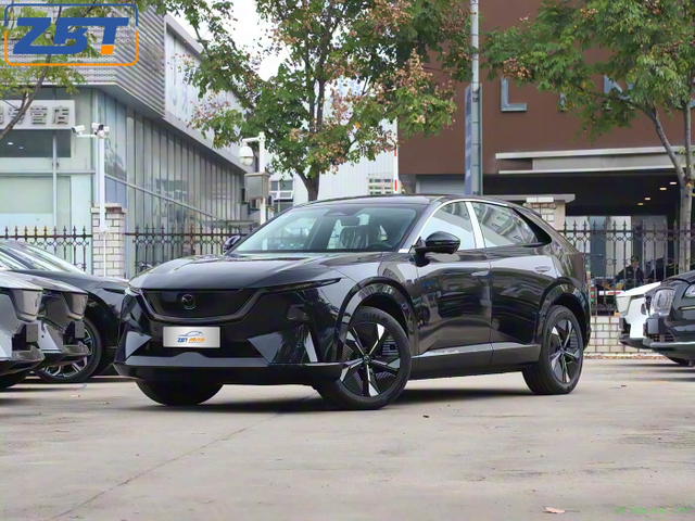 Бензиновый внедорожник Mazda EZ 60, топливный автомобиль