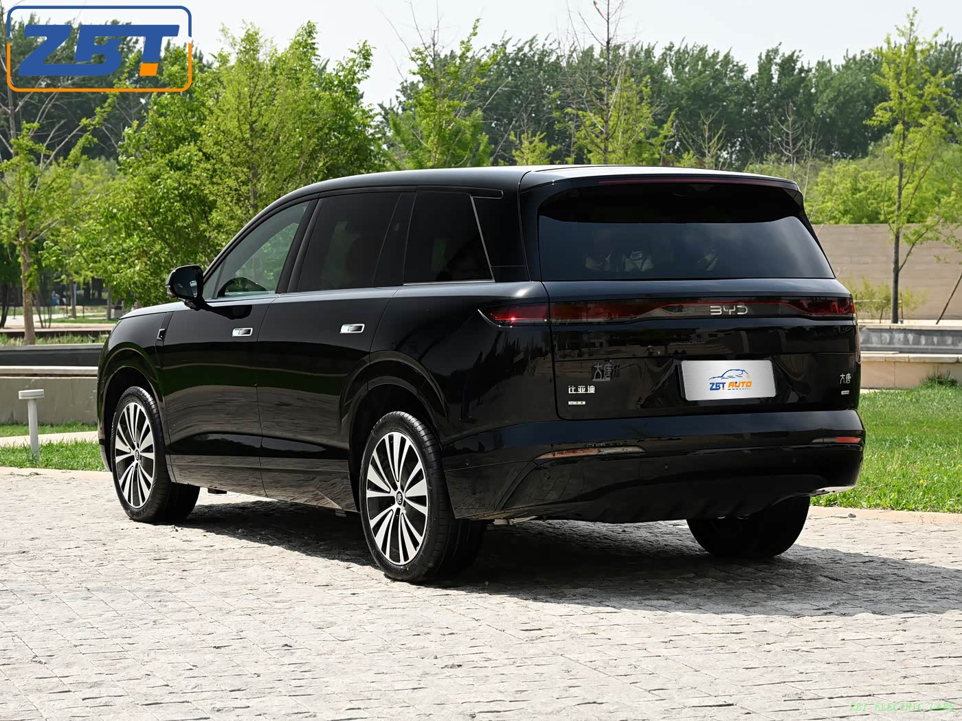 Бензиновый внедорожник BYD DA TAN, работающий на топливе