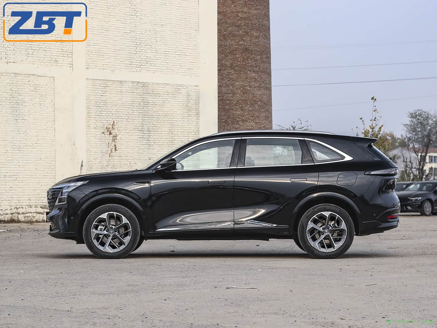 Changan CS 75 PLUS бензиновый внедорожник, топливный автомобиль