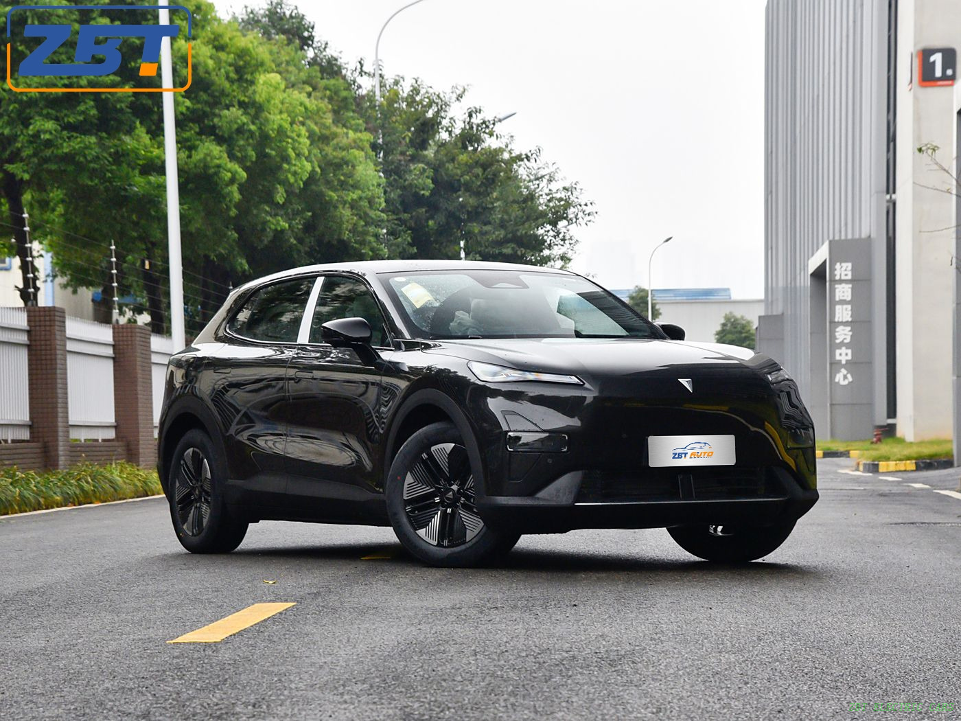 Электромобиль Deepal S05 New Energy Hybrid SUV 2025 года