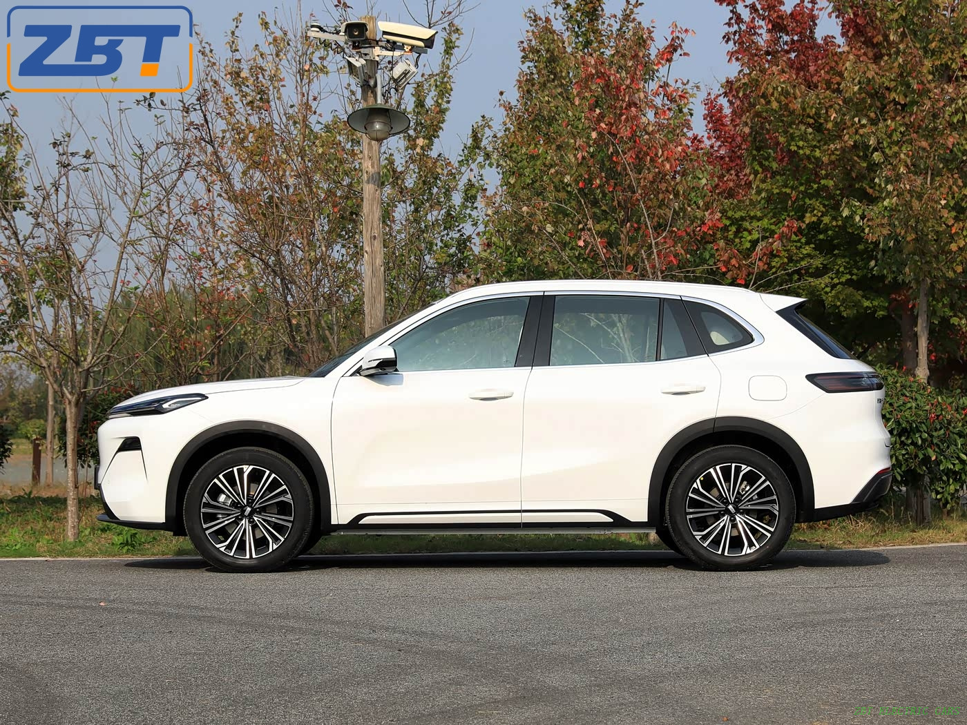 Электромобиль Geely Galaxy Starship 7 New Energy Hybrid SUV 2025 года