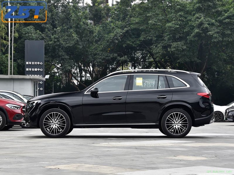 Бензиновый внедорожник Mercedes-Benz GLC 300 л. Топливный автомобиль USD 46 999,00–49 999,00/