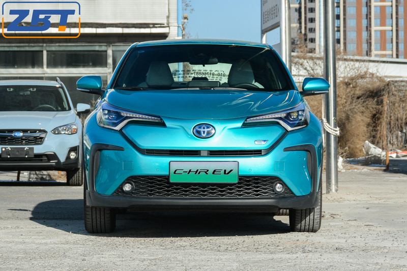 Электрический компактный внедорожник Toyota C-HR