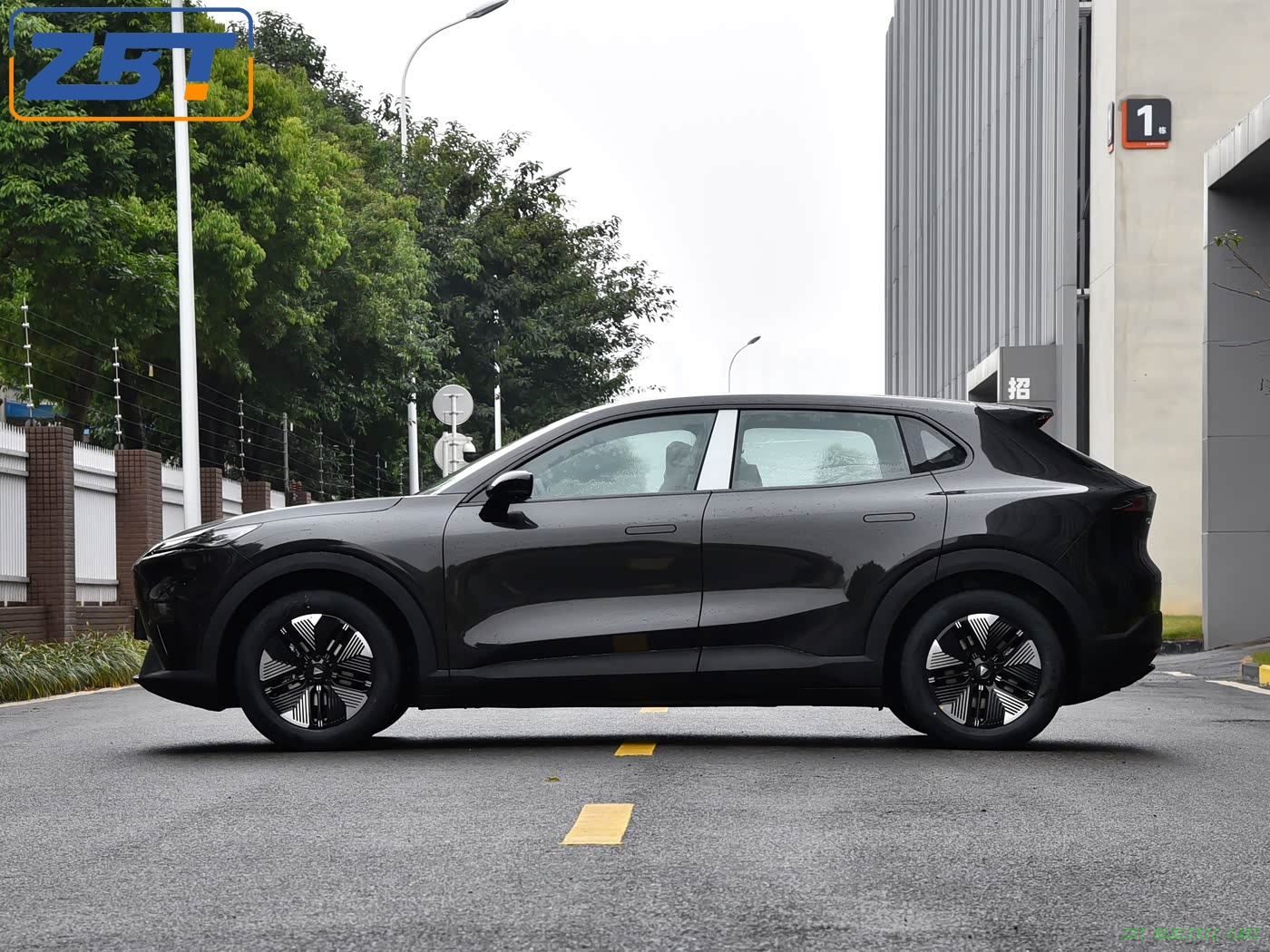 Электромобиль Deepal S05 New Energy Hybrid SUV 2025 года