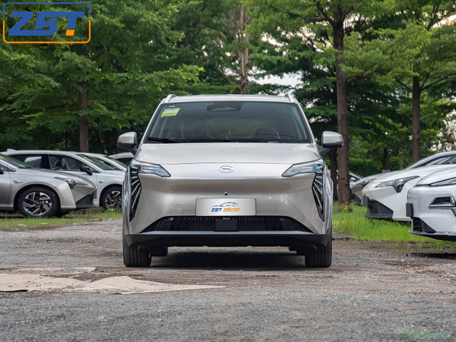 Электромобиль AION Y New Energy Hybrid SUV 2025 года