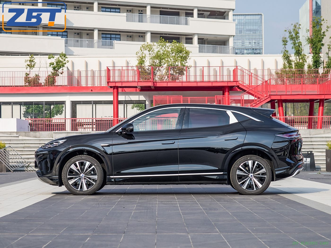 Электромобиль Denza N7 New Energy Hybrid SUV 2025 года