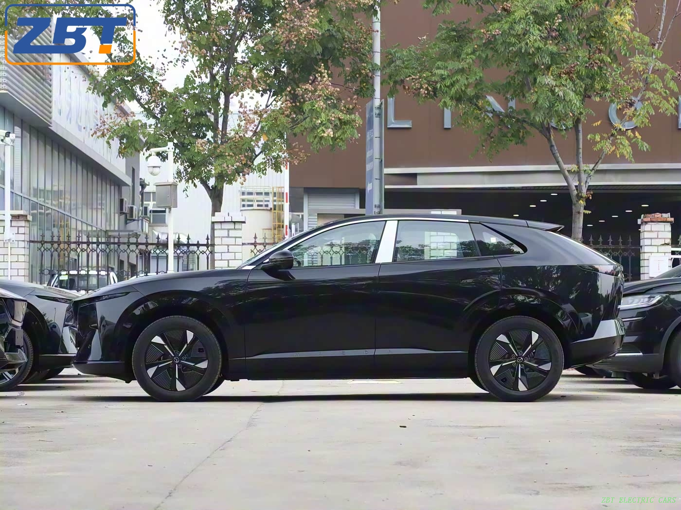 Бензиновый внедорожник Mazda EZ 60, топливный автомобиль