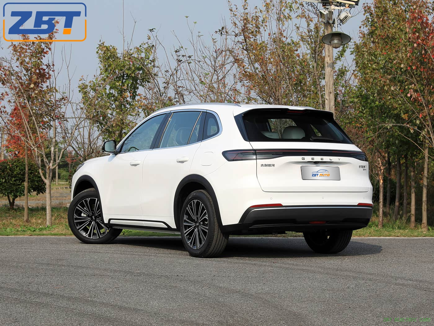 Электромобиль Geely Galaxy Starship 7 New Energy Hybrid SUV 2025 года