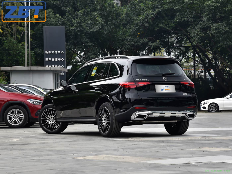 Бензиновый внедорожник Mercedes-Benz GLC 300 л. Топливный автомобиль USD 46 999,00–49 999,00/