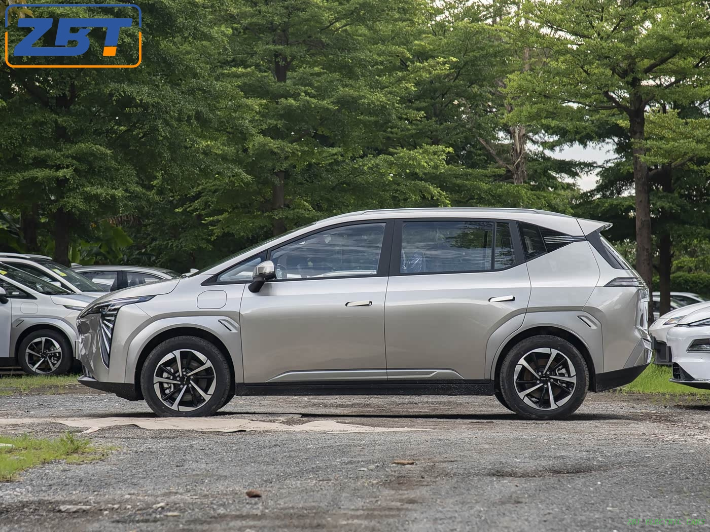 Электромобиль AION Y New Energy Hybrid SUV 2025 года