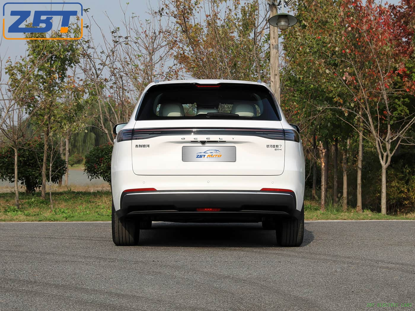 Электромобиль Geely Galaxy Starship 7 New Energy Hybrid SUV 2025 года