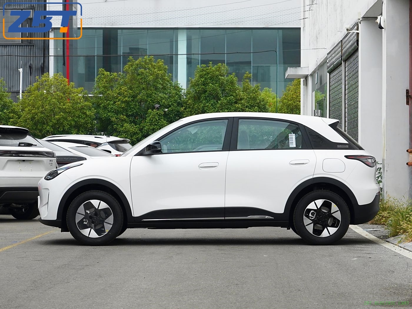 Электромобиль Jili Xingyuan New Energy Hybrid SUV 2025 года