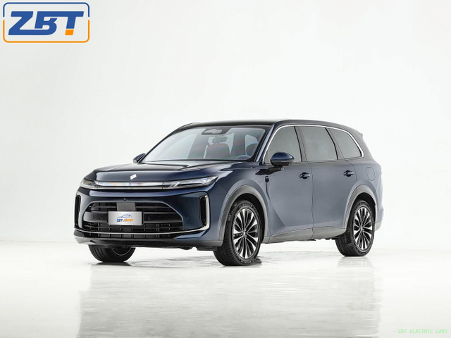 Бензиновый внедорожник Wuling Huajing S, работающий на топливе